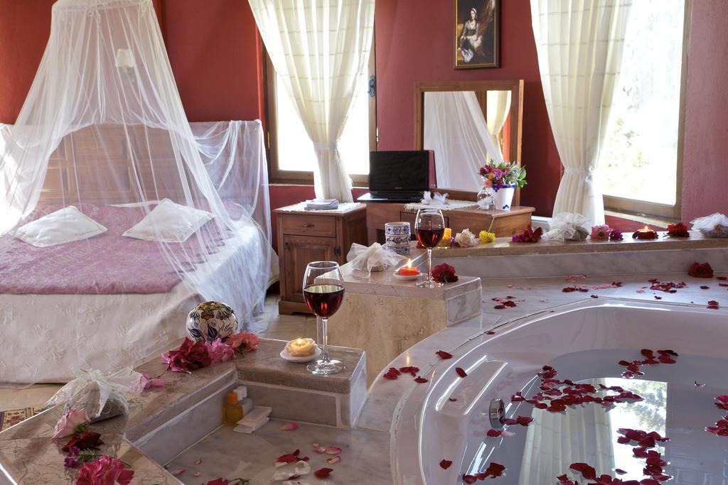 Efes Butik Otel Kirazli (Aegean) ภายนอก รูปภาพ